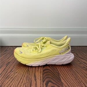 Hoka Arahi 6 running shoes. Citrus Glow/White. Women’s Size 8. Used.